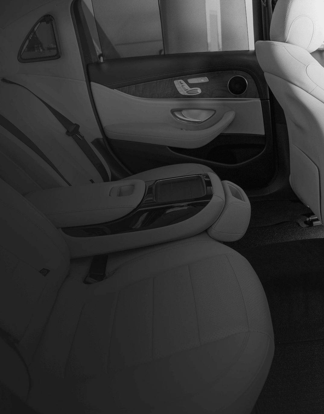 A calm, business-ready MOBEX passenger cabin